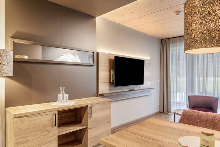 Appartement entier, Schwanen-Nest : vue sur les montagnes, balcon et Wi-Fi in Pflach, District de Reutte