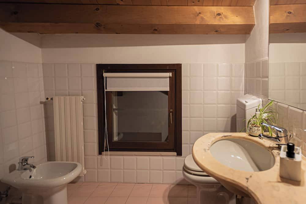 Ganze Wohnung, Cà Emo Tower, the Mansard of Serravalle in Vittorio Veneto, Südliche Karnische Alpen