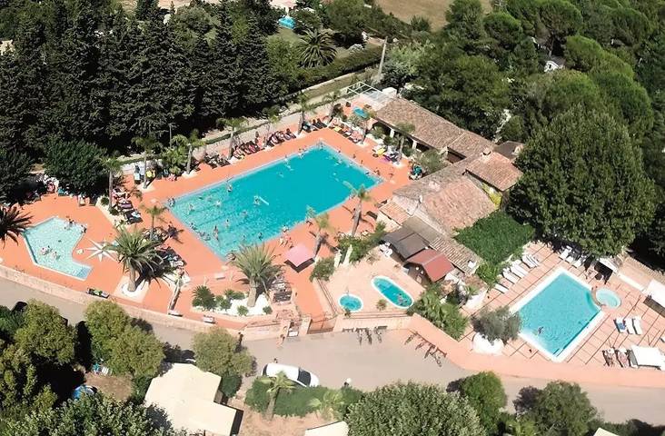 Camping pour 6 personnes, avec piscine et terrasse à Roquebrune-sur-Argens - 2