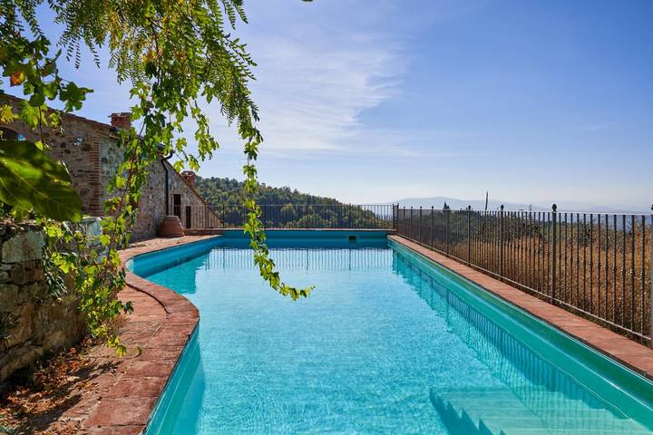 Location de vacances pour 12 personnes, avec terrasse ainsi que jardin et piscine, animaux acceptés à Castellina in Chianti - 2