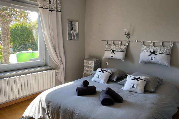Villa Vue Mer, Piscine, 50 m de la plage in Le Dossen, Santec