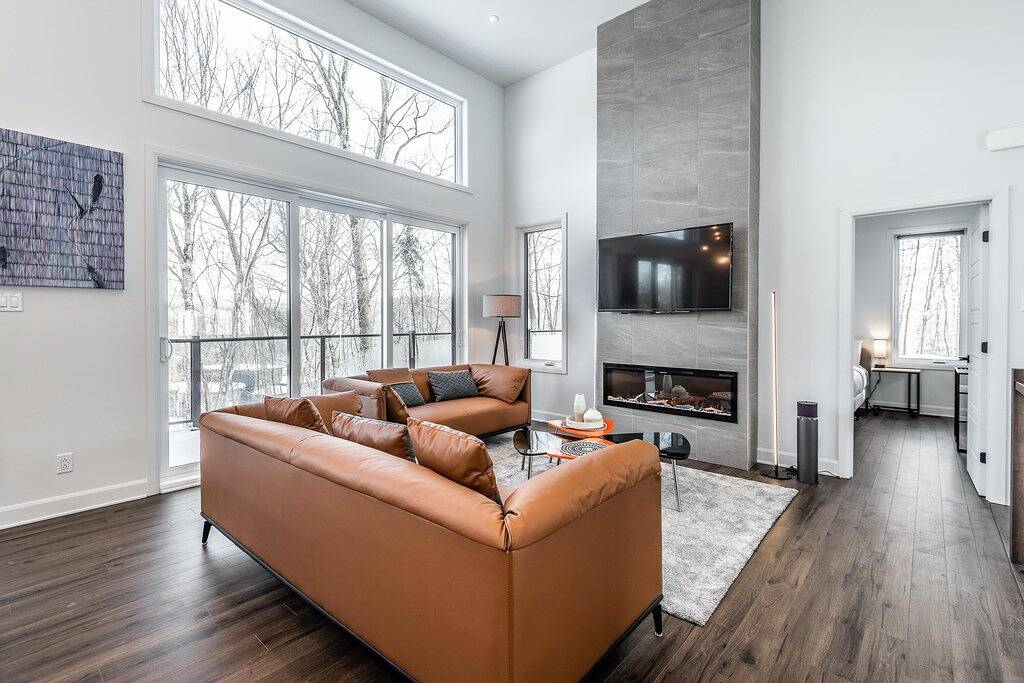 Luxurious Villa Tremblant 4 Bdrs w/ Hot Tub B5 in La Conception, Québec