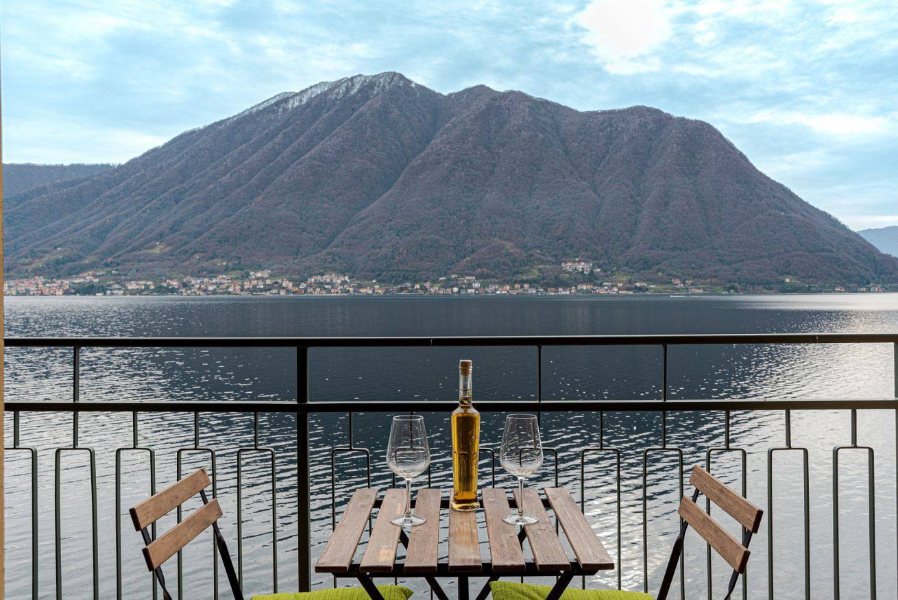 Ganze Wohnung, Ferienwohnung für 2 Personen mit Balkon/Terrasse in Colonno, Comer See