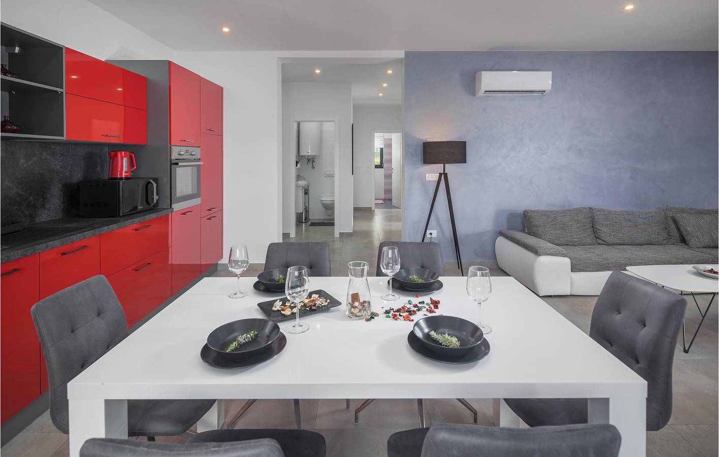Geräumiges Apartment 2 km vom Strand entfernt: mit Pool, WLAN und Parkplatz in Novigrad, Umag und Umgebung