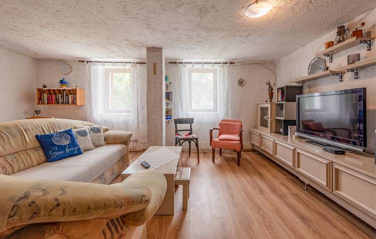 Charmante 140 m² große Wohnung mit Pool, WLAN und Parkplatz in Gračac, Zadar