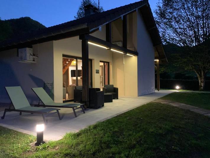 Location de vacances pour 6 personnes, avec jardin et vue, animaux acceptés à Nans-sous-Sainte-Anne