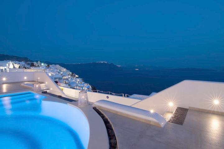 Hôtel pour 3 personnes, avec piscine ainsi que jacuzzi et balcon