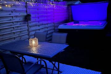 Location de vacances pour 4 personnes, avec jacuzzi et terrasse à Médis