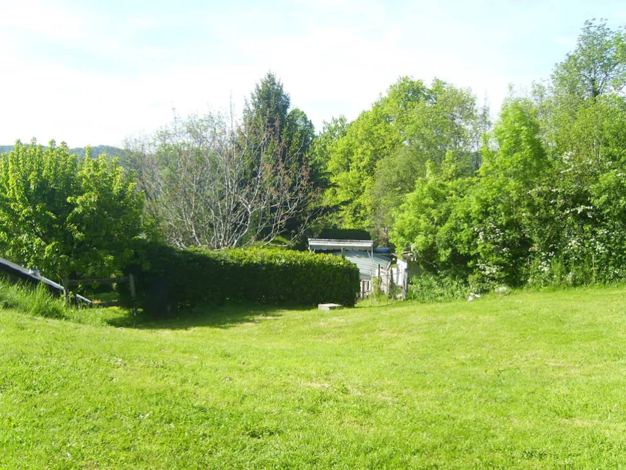 Maison de charme à Vezac avec vue sur la montagne in Vézac (Cantal), Région d'Aurillac
