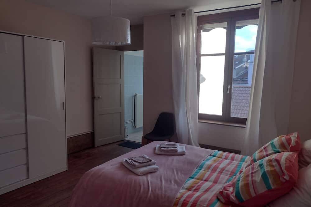 Apartamento entero, Chez Caroline, 1st floor apartment near the thermal baths in Bourbonne-les-Bains, Alto Marne