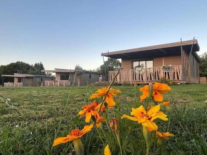 Chambre d’hôte pour 4 personnes, avec Jacuzzi et Terrasse ainsi que Jardin et Sauna