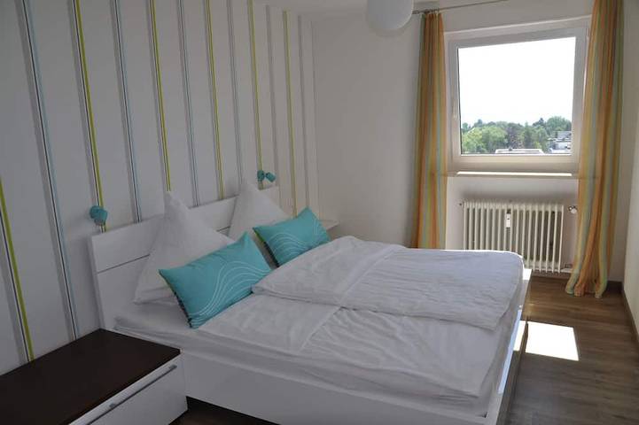 Ganze Wohnung, Penthouse Ferienwohnung Apartment \"Attika Süd\" mit Blick über den Bodensee in Immenstaad, Immenstaad am Bodensee
