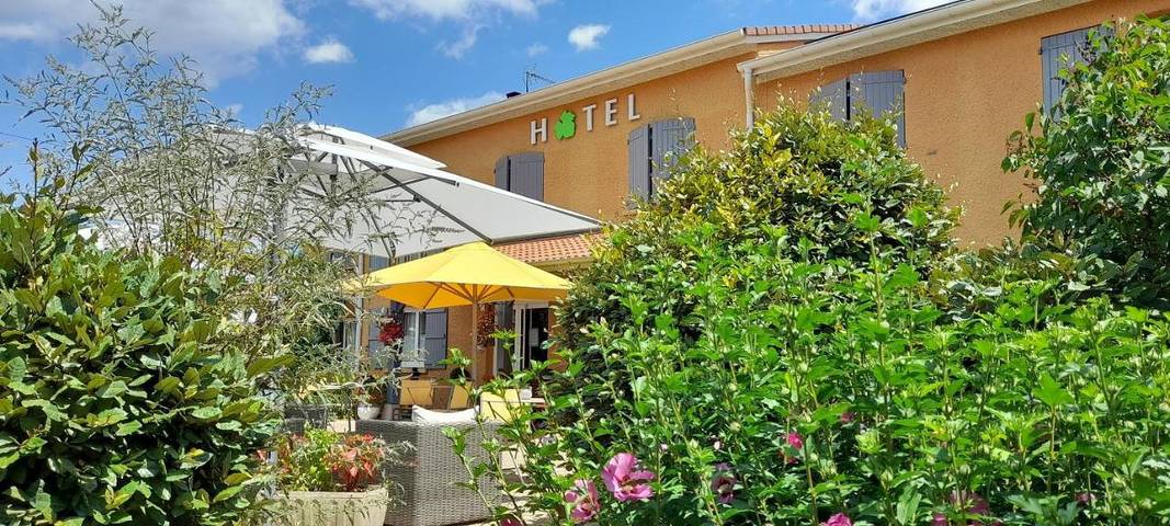 Hôtel pour 3 personnes, avec piscine ainsi que jardin et vue, animaux acceptés à Juliénas - 4