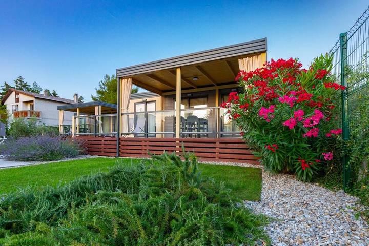 Camping für 6 Personen, mit Balkon und Terrasse sowie Garten und Pool auf Krk - 4
