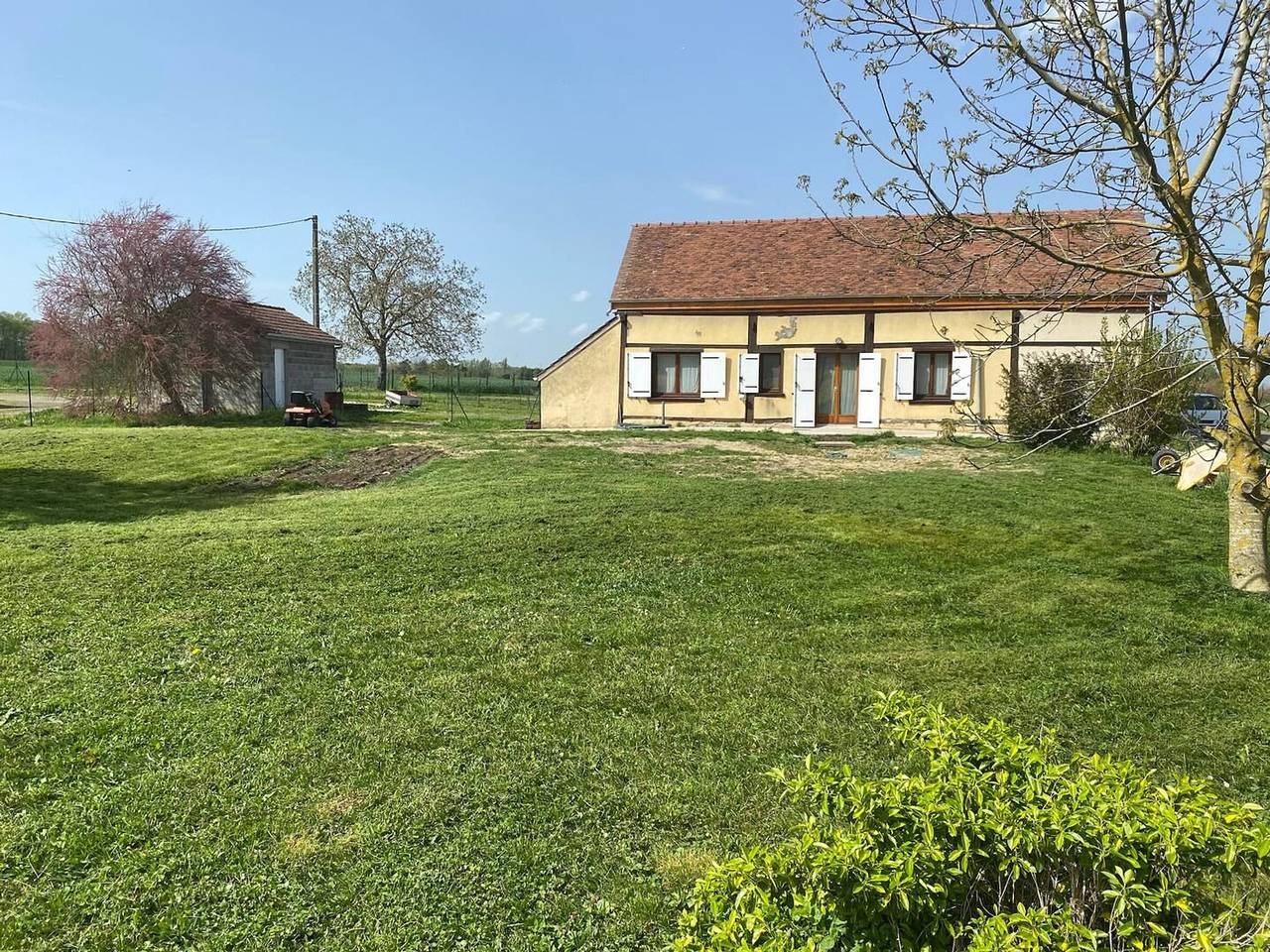 Peaceful cottage near Orléans Forest for 5 people in Varennes-Changy, Montargis region