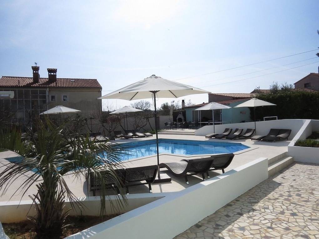 Ganze Ferienwohnung, Residenz Benni 5 mit beheiztem grossem  Pool in Medulin Stadt, Medulin