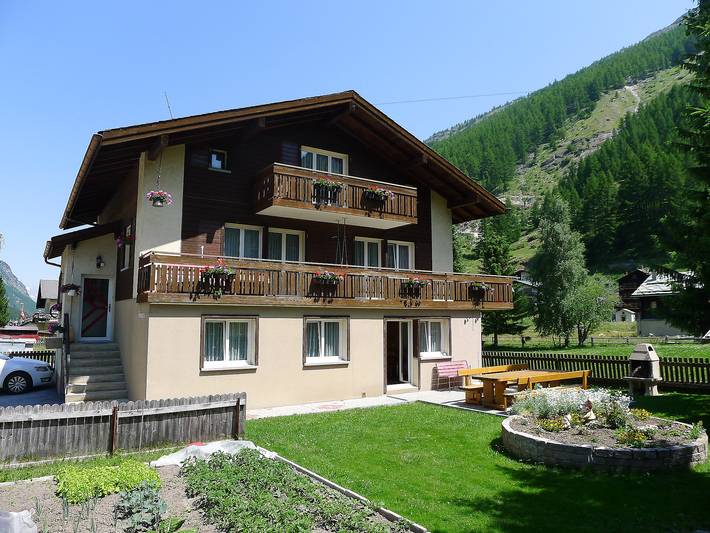Vakantiewoning voor 4 personen, with Terras and Tuin as well as Uitzicht in Saas-Grund