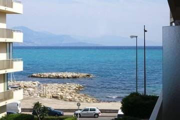 Gîte pour 4 personnes, avec balcon et piscine dans Plage de la Salis