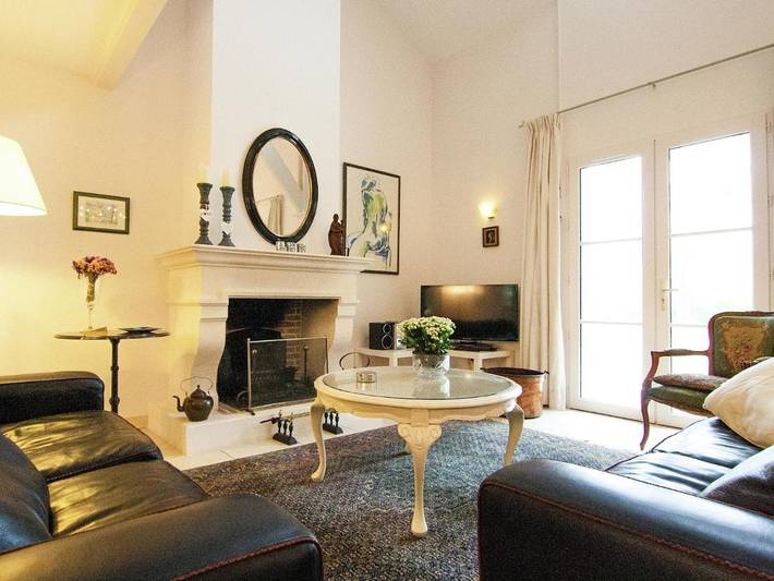 Location de vacances pour 8 personnes, avec piscine et jardin à Rouzède - 2