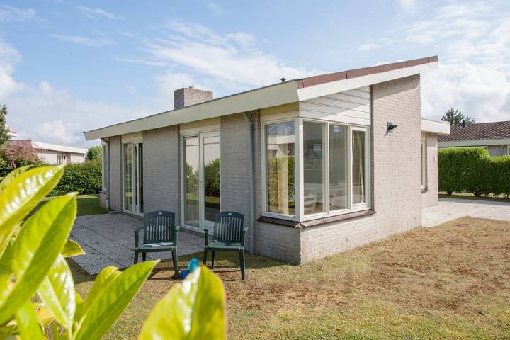 Bungalow für 4 Personen, mit Balkon/Terrasse und Terrasse sowie Garten und Sauna