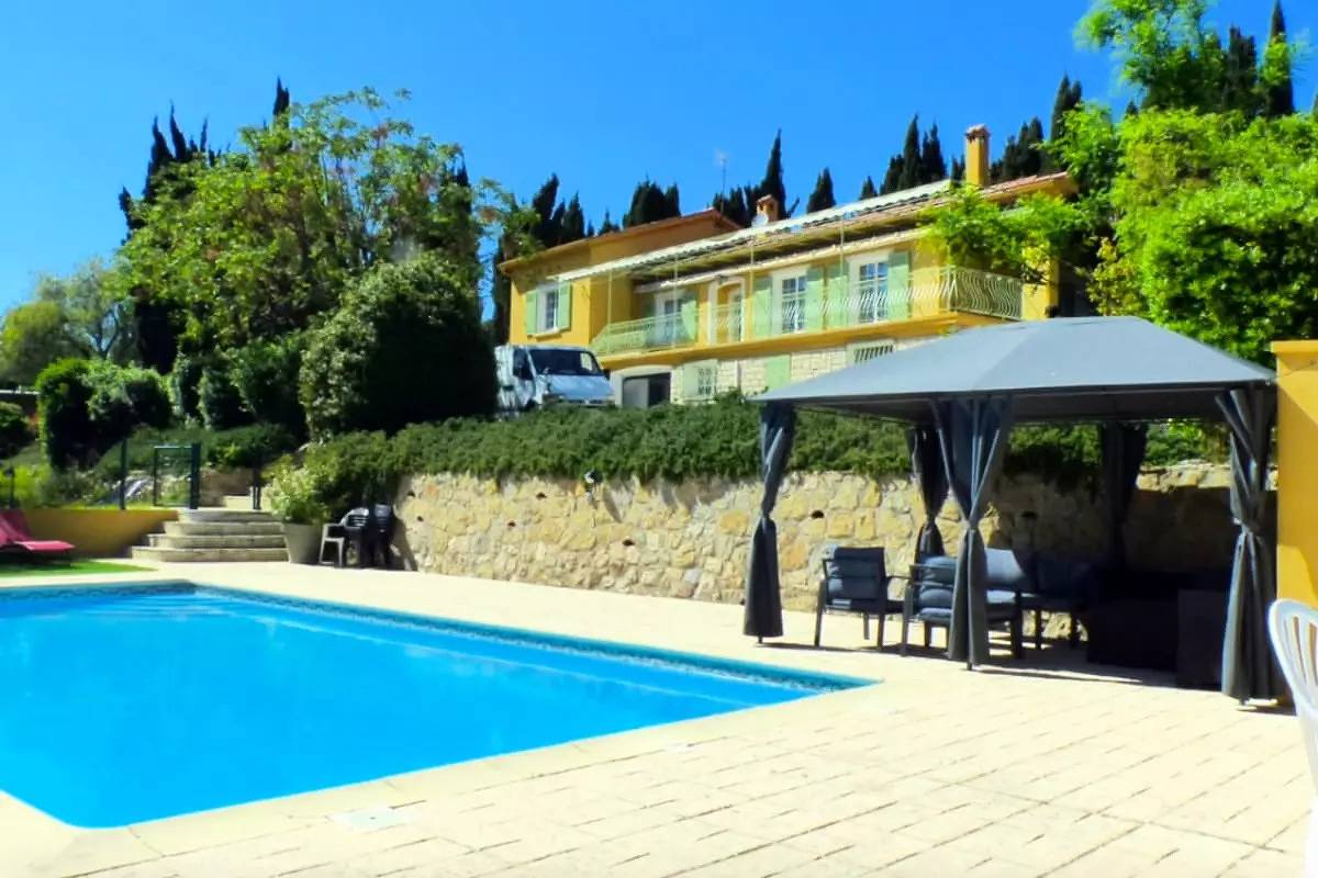 Houses & Villas for 16 Persons in Ollioules, Toulon region
