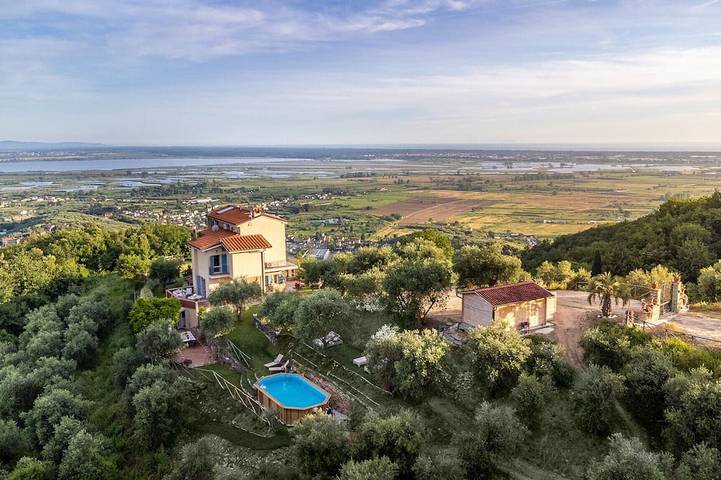 Villa per 6 persone, con giardino e piscina in Massarosa