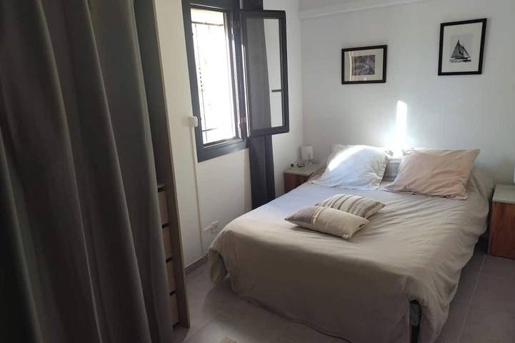 Gîte pour 4 personnes, avec terrasse dans Office De Tourisme Saint Pierre La Mer - 2