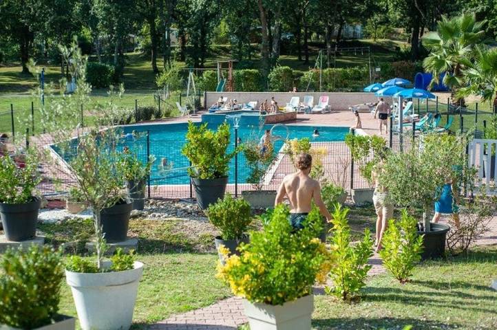 Mobil home pour 6 personnes, avec bassin pour enfant à Douville