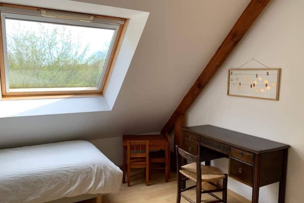 Charming villa - beaches 5 minutes away in Carolles, Côte de la Déroute