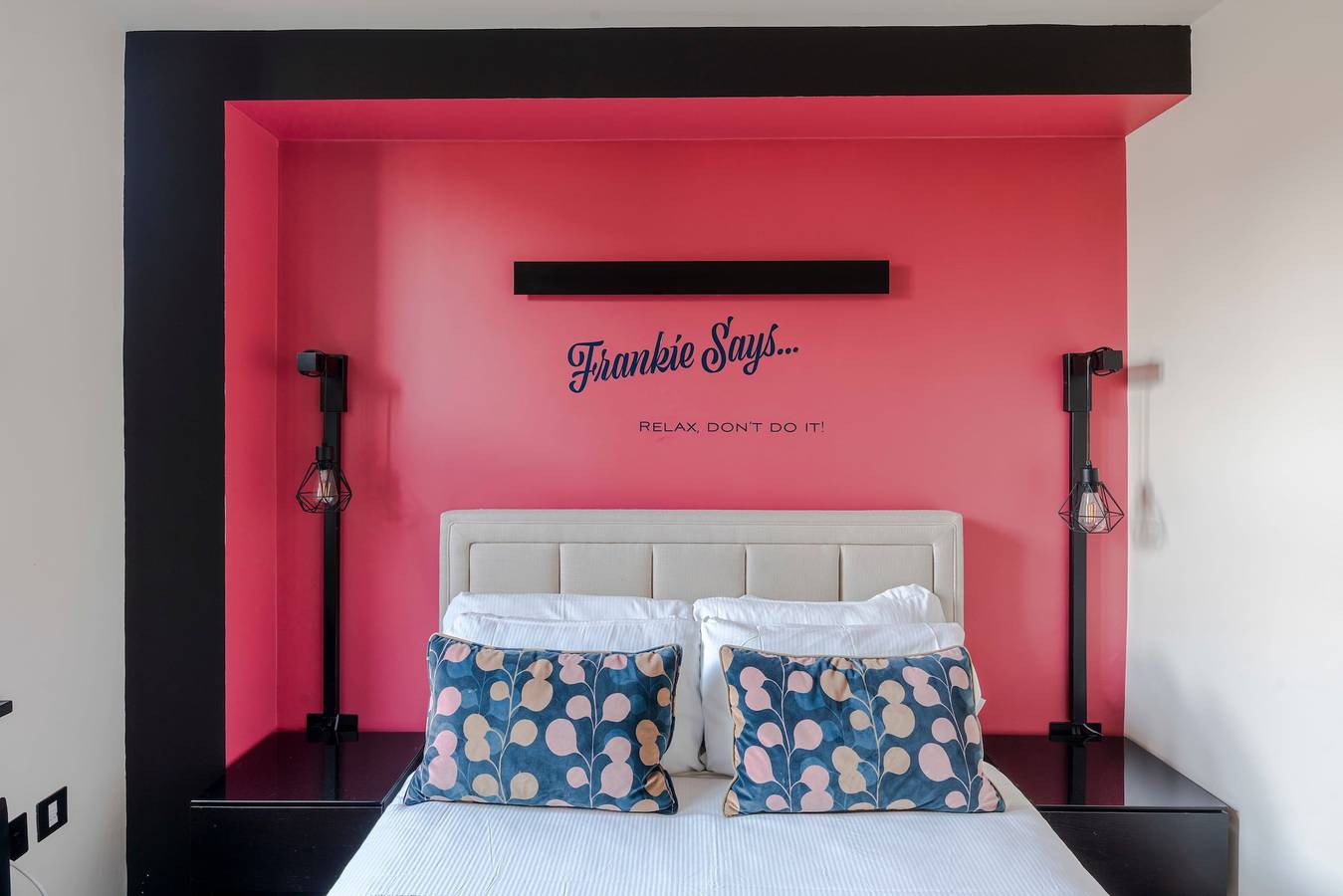 Cały apartament, The Influencer Suite - Soho - by Frankie Says in Londyn, South East England