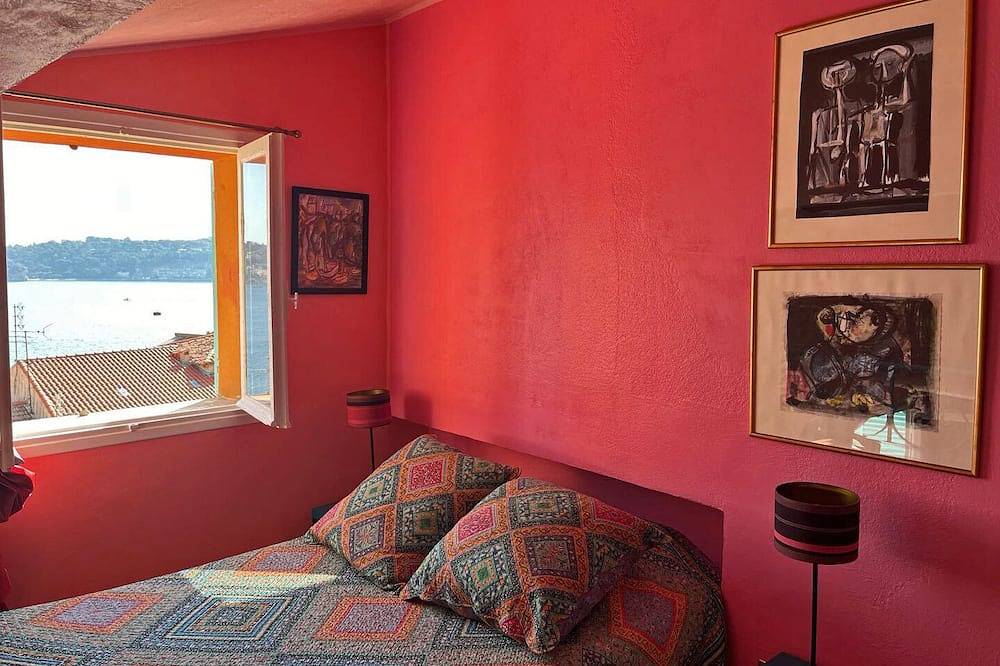 Hel leilighet, 26. A colorful apartment with a beautiful sea view and a balcony in Villefranche-sur-Mer, Middelhavskysten (Frankrike)