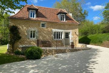 Gîte pour 6 personnes, avec jardin et terrasse à Tourtoirac