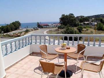 Ferienwohnung für 3 Personen, mit Ausblick und Garten sowie Terrasse in Faliraki