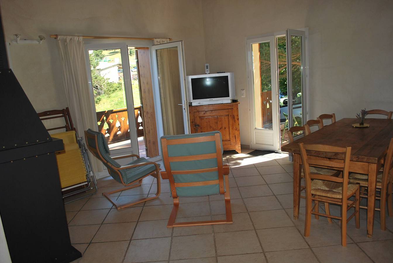 Chalet 'Mont Ventoux' avec vue sur la montagne, terrasse privée et jardin privé in Station du Mont Serein, Beaumont-du-Ventoux