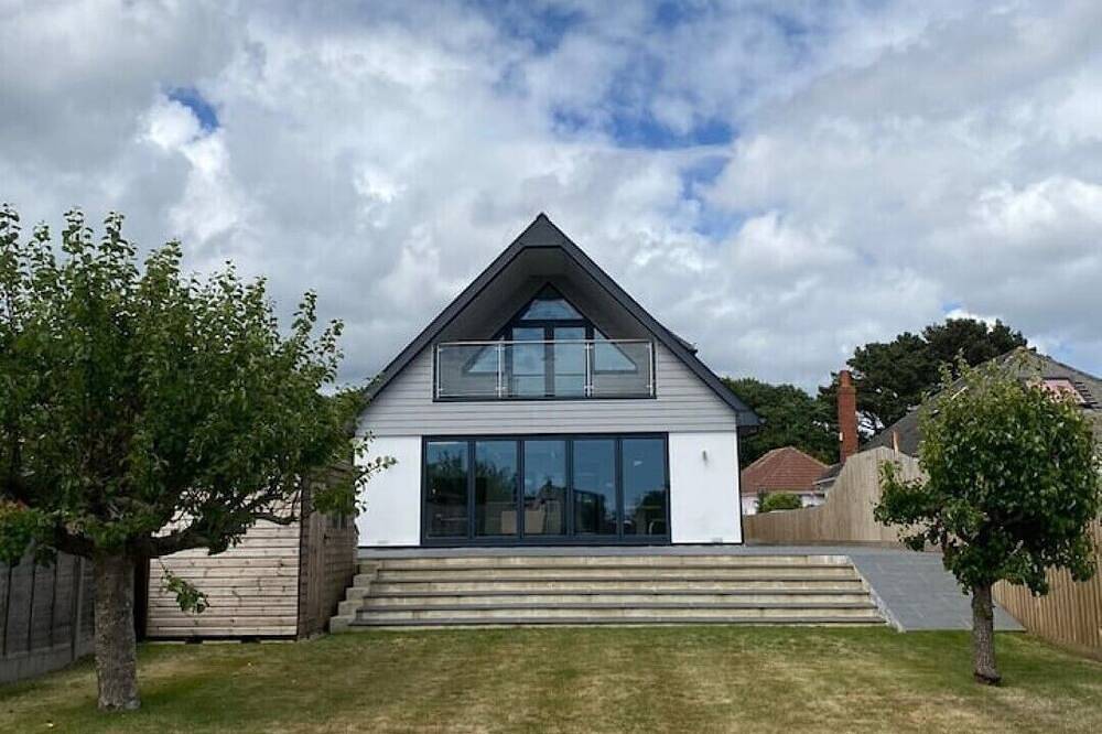Stunning 5 Bed - Balcony, Garden and Sea Views in Poole, Poole Harbour