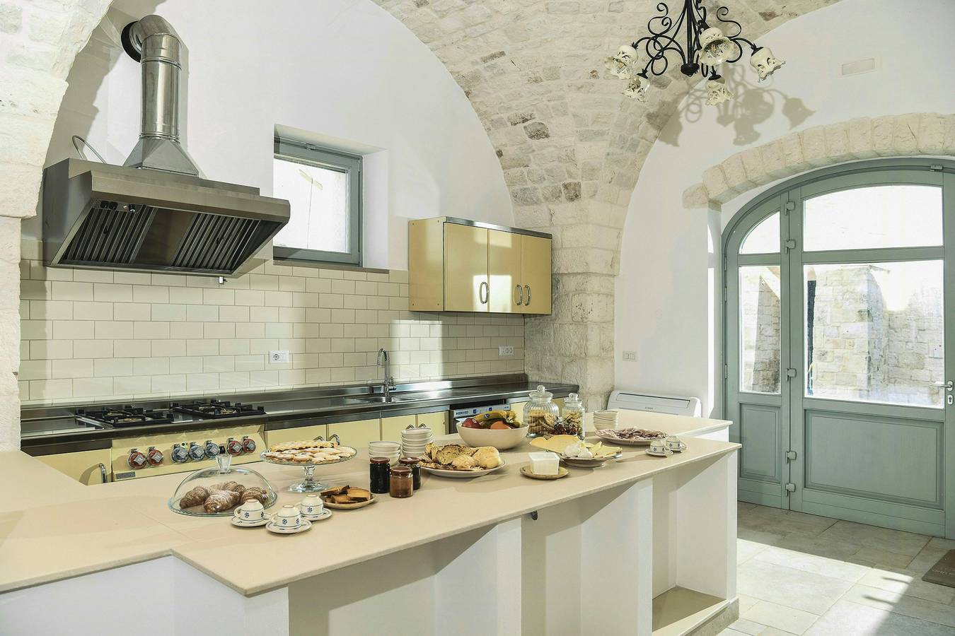 Bauernhof mit Pferden zwischen Cisternino und dem Meer in Cisternino, Salento