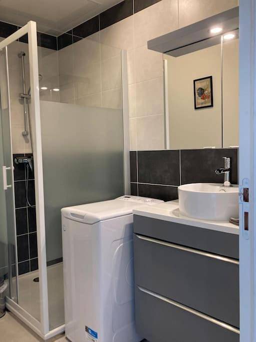 Gîte pour 6 personnes, avec terrasse dans Saint-Malon-sur-Mel - 4