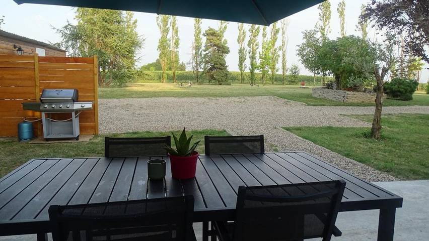 Location de vacances pour 6 personnes, avec Terrasse et Jardin ainsi que Piscine et Vue à Saint-Vivien-de-Monségur