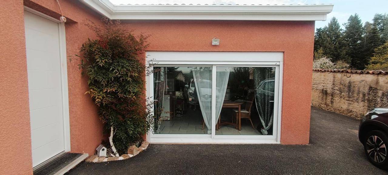 Appartement entier, One-Bedroom Apartment in Bas-en-Basset, Haute-Loire