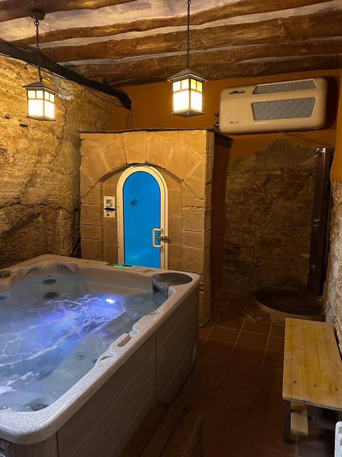 Casa rural para 21 personas, con Balcón y Jacuzzi además de Terraza y Jardín en Navarra