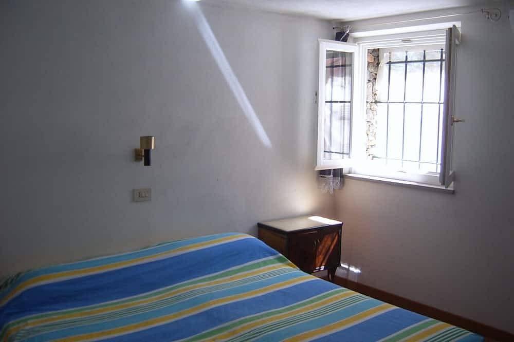 Detached villa, near 5 Terre, sea view, with park and private parking space in Bonassola, Riviera di Levante