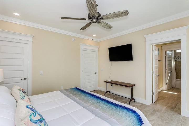 Vacation rental for 13 people, with balcony and yard in Navarre Beach