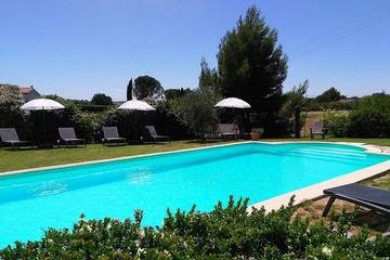 Gîte pour 6 personnes, avec piscine ainsi que balcon et jardin à Ventenac-Cabardès