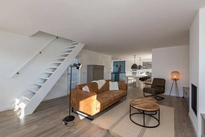Ferienhaus für 8 Personen, mit Balkon/Terrasse und Terrasse in Serooskerke