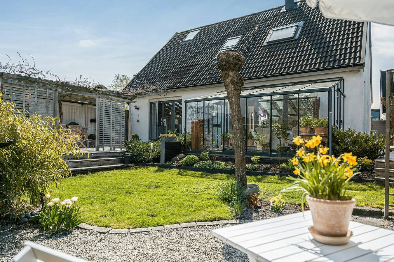 Havsnära poolvilla med medelhavskänsla in Svenska Östersjön