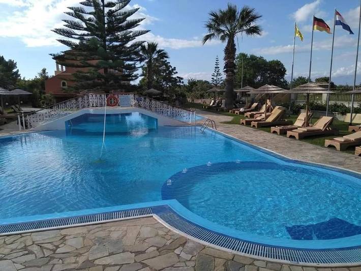 Apartahotel para 2 personas, con Balcón y Terraza además de Jardín y Piscina para niños en Corfú