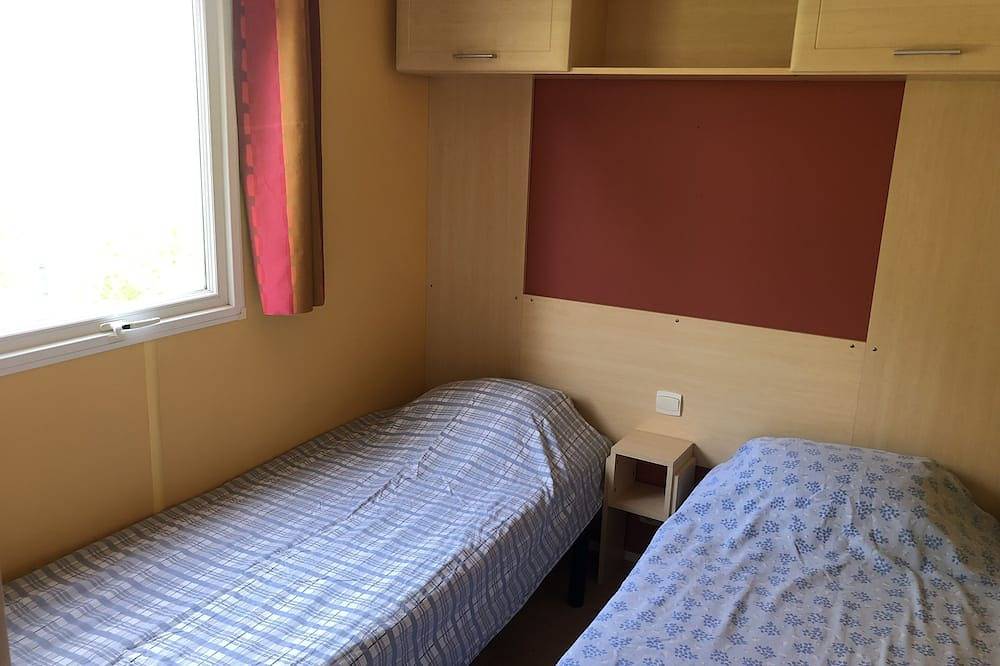 Mobile home 32 m2. Sleeps 4-6. In a secure residence in Circuit Paul-Ricard, Le Castellet