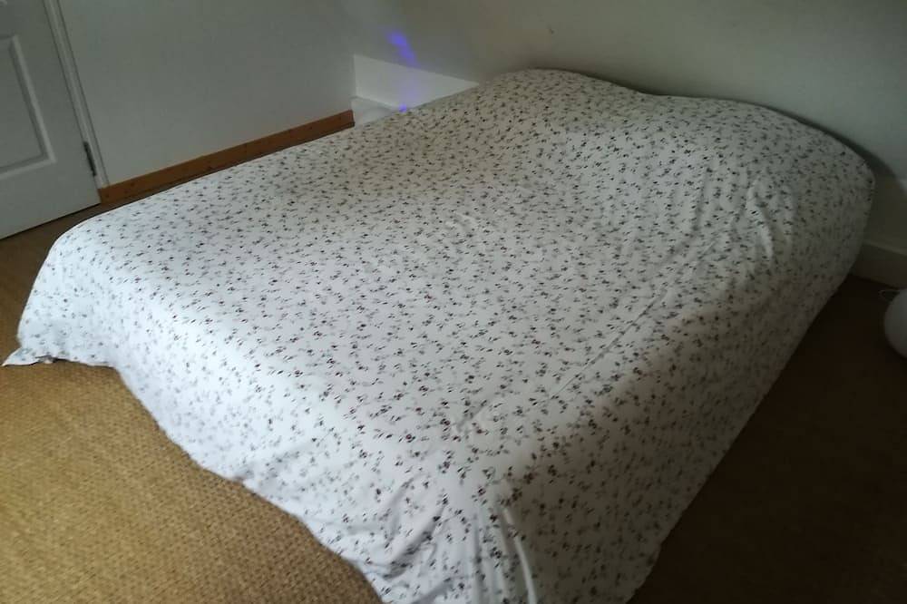 Charming Norman house just 20 minutes from Honfleur and the Coast in Toutainville, Bernay region