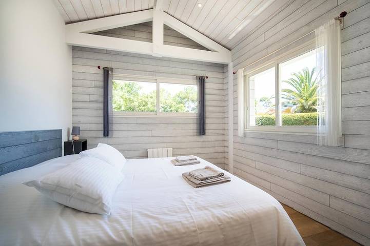 Maison familiale 15P proche de la plage avec piscine chauffée et jacuzzi in Vieux-Boucau-les-Bains, Côte d’Argent