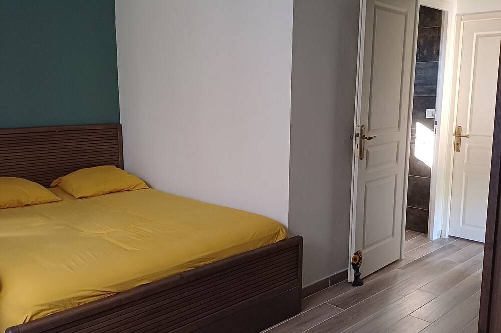 4-bedroom Provencal villa with pool ideal for one or two families in Peypin, Marseille region